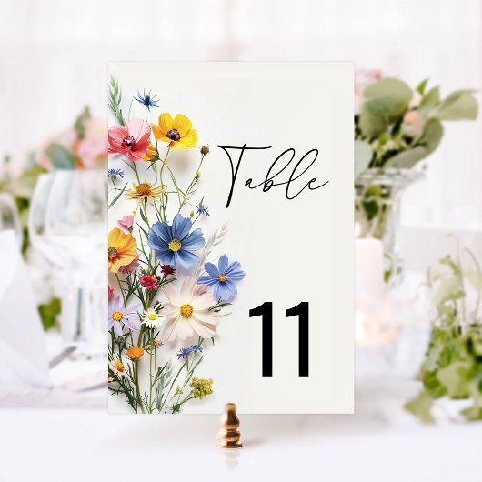 Tischnummer mit Wildblumen