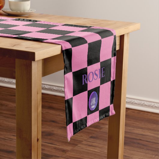 Tischrunner mit rosa und schwarz-kariertem Muster Kurzer Tischläufer (Beispiel)