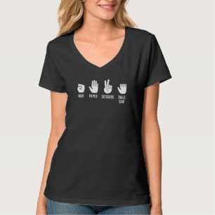 Tischsäge und Karpfen mit Scheren aus rockem Papie T-Shirt