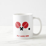 Tischtennis Tischtennis Tischtennisschläger und Ku Kaffeetasse<br><div class="desc">Tischtennis Tischtennisschläger und Kugel schwarz,  rote Tasse,  die ein minimalistisches Piktogramm-Ikone von roten Tischtennisschläger und Kugel und Ihr Text auf weißem Hintergrund mit rotem Rand zeigt. Dieses coole Design ist eine Vorlage und ist vollständig anpassbar. Personalisieren Sie es und ändern Sie Text mit Monogramm,  Namen oder Ihrer Nachricht.</div>