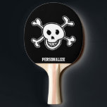 Tischtennisplatte Tischtennis Schläger<br><div class="desc">Personalisierter Name oder monogramm Tischtennispaddel für Tischtennis Geschenkidee für Damen und Kinder. Piratenschädel mit Kreuzknochen. Benutzerdefinierte Hintergrundfarbe. Spaß für Spieler und Trainer.</div>