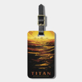 Titan der größte Mond des Planeten Saturn Gepäckanhänger (Vorderseite vertikal)