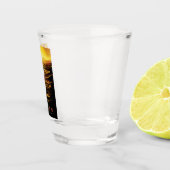 Titan der größte Mond des Planeten Saturn Schnapsglas (Rechts)