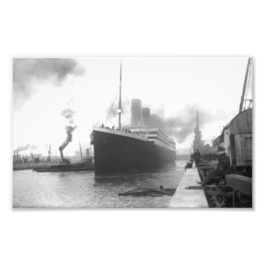 Titanic an den Docks von Southampton Fotodruck (Vorne)
