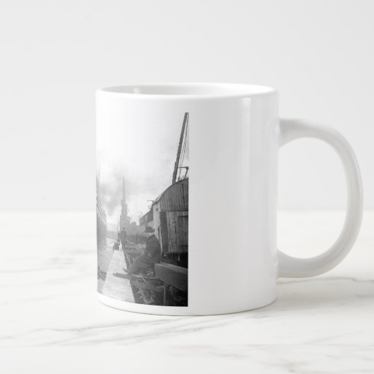 Titanic an den Docks von Southampton Jumbo-Tasse (Rechts)