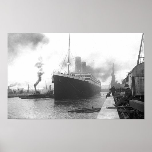 Titanic an den Docks von Southampton Poster (Vorne)