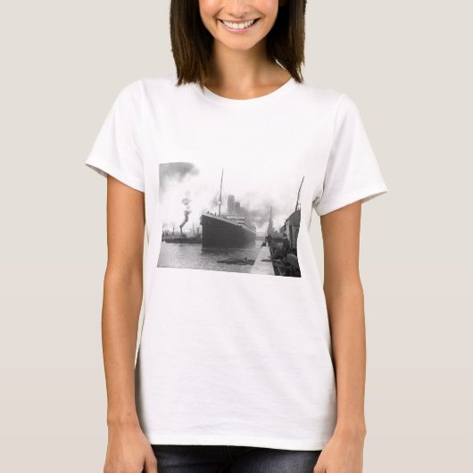 Titanic an den Docks von Southampton T-Shirt (Vorderseite)