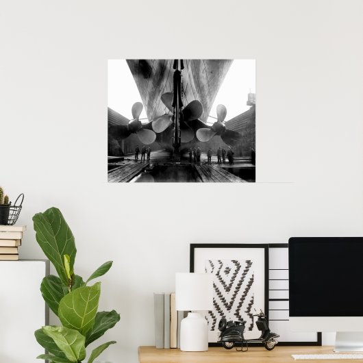 Titanic in Drydock Circa 1912 Poster (Heimbüro)