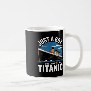 Titanic-Schiff nur ein Junge, der das Titanic-Kreu Kaffeetasse