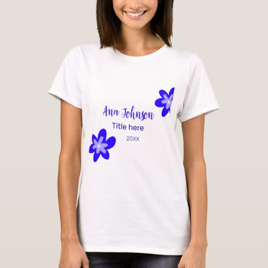 Titel des Doodle-Namens "Blaue Blume" Jahr 20XX T-Shirt (Vorderseite)