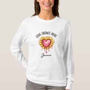 🔹 Titel  Liebe wächst hier – Sonnenblumen-Herz-Ty T-Shirt