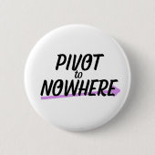 Titeltypografie-Lapels in 'Pivot to Nowhere' Button (Vorderseite)
