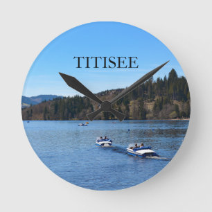 Titisee lake in the Black Forest     Runde Wanduhr