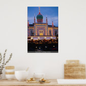 Tivoli Gardens in Kopenhagen, Dänemark Poster (Küche)