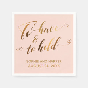 To Have & To Hold Gold-Herzen-Schrift über Rosé Serviette