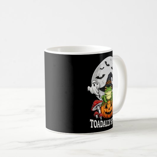 Toadally Soky Funny Halloween Frog On Pumpkin Full Kaffeetasse (VorderseiteRechts)