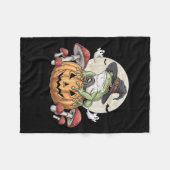 Toadally Soky Funny Halloween Frog On Pumpkin With Fleecedecke (Vorderseite (Horizontal))