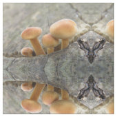 Toadstocker an einem Gemusterten Tier aus Baumstam Stoff (Nahaufnahme)