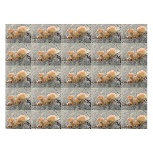 Toadstocker auf einem Baumstamm-Tablett Tischdecke (Vorderseite (Horizontal))
