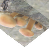 Toadstocker auf einem Baumstamm-Tablett Tischdecke (Schrägansicht)