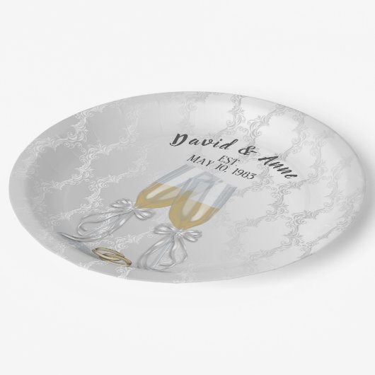 Toast und Ringe Party Pappteller (Schrägansicht)