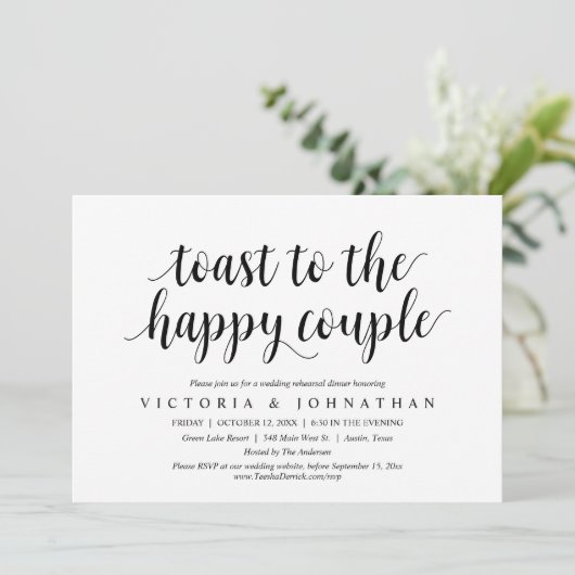 Toast zum glücklichen Ehepaar Hochzeitsessen Probe Einladung (Stehend Vorderseite)