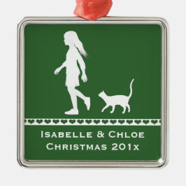 Tochter und Katze: Kleines Mädchen und ihr Kitty Ornament Aus Metall