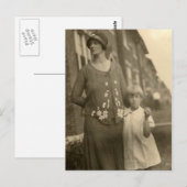 Tochter von Mutter und Gebäude Postkarte (Vorne/Hinten)