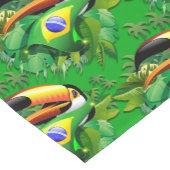 Toco Toucan mit brasilianischer Flagge Kurzer Tischläufer (Ecke)