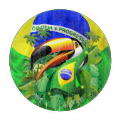 Toco Toucan mit brasilianischer Flagge Schneidebrett (Vorderseite)