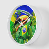 Toco Toucan mit brasilianischer Flagge Uhr (Winkel)