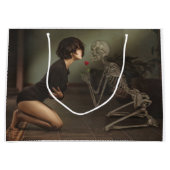 Tod und junge Frau Große Geschenktüte (Vorderseite)