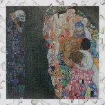 Tod und Leben durch Gustav Klimt Vintager Jugendst Puzzle<br><div class="desc">Death and Life (1908) von Gustav Klimt ist ein Vintages Viktorianisches Epochen-Symbolismus Kunstmalerei mit zwei Einzelteilen, Life and Death. Auf dem verlassen Tod wird durch einen klassisch düsteren Sensenmann mit einem grinsenden Schädel dargestellt, der in einem dunklen Gewand mit einem religiösen Kreuz verziert ist. Auf der rechten Seite befindet sich...</div>
