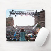 Todd Sucherman hinter Ausrüstung am Rot schaukelt Mousepad (Mit Mouse)