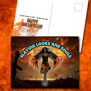 Tödliche Blicke und Seelen Feuriges Halloween Feiertagspostkarte
