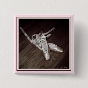 'Toe Shoes' Square Button