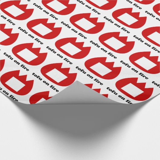 📛 Tofu in Brand Geschenkpapier (Ecke)