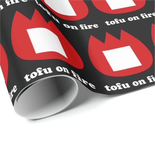 📛 Tofu in Brand Geschenkpapier (Rolleneckpunkt)