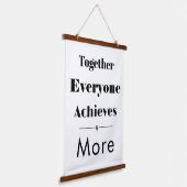 Together Everyone Achieves More - Wandteppich Mit Holzrahmen (Gewinkelt)
