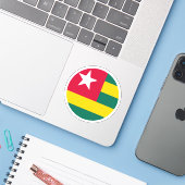 Togo Flag Round Aufkleber (Laptop mit iPhone)