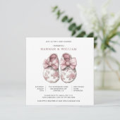 Toile Baby Booties Baby Shower Einladung (Stehend Vorderseite)