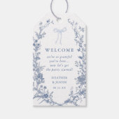 Toile Blue Bow Floral Wedding Willkommen Geschenkanhänger (Vorderseite)