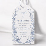 Toile Blue Bow Floral Wedding Willkommen Geschenkanhänger<br><div class="desc">Toile Blue Bow Floral Wedding Begrüßungstags</div>
