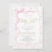 Toile De Jouy Babydusche mit Bow Girl Einladung (Vorderseite)