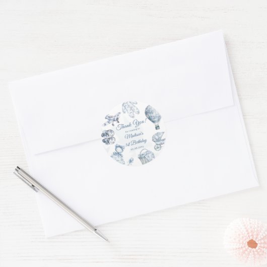 Toile De Jouy Blue Birthday Party Runder Aufkleber (Umschlag)