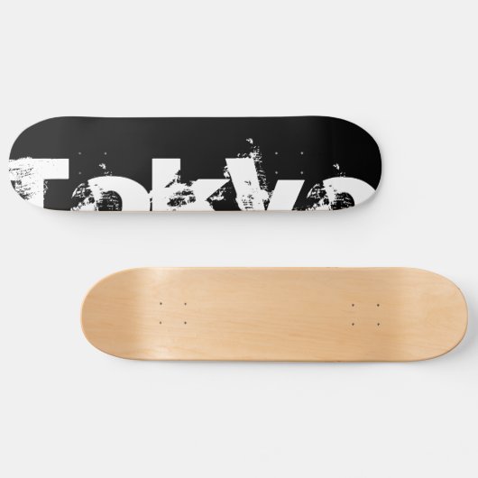 Tokyo - coole städtische Art in abgenutztem Skateboard (Horizontal)