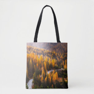 Tolle Aussicht auf die kurvenreiche Straße. Dramat Tasche