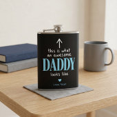 Tolle Daddy-Typografie Schwarze und blaue Flasche Flachmann