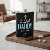 Tolle Daddy-Typografie Schwarze und blaue Flasche Flachmann