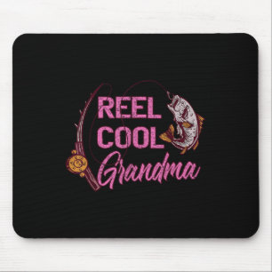 Tolle Oma Frau Angler beim Angeln Mousepad